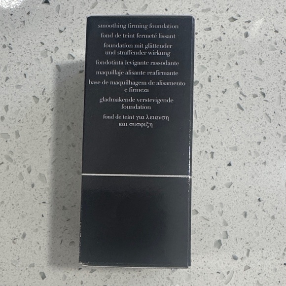 Giorgio Armani Designer Lift Foundation SPF 20 - Black Packaging - Picture 2 of 4